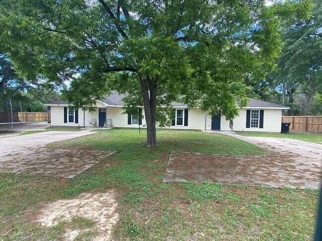 Foto del edificio - Charming 3BR Duplex in Columbus