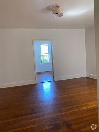 Building Photo - 915 Castle Hill Ave