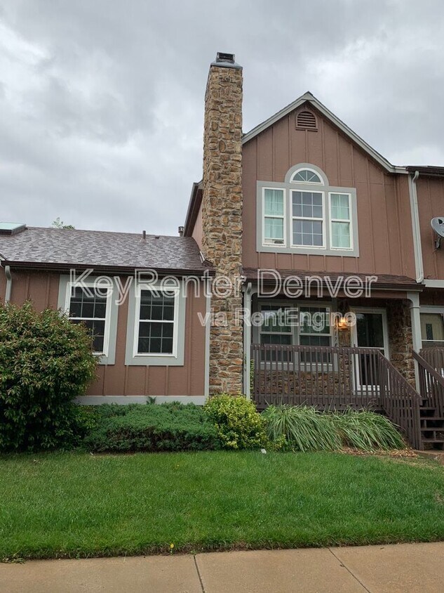 Primary Photo - 1217 S Flower Cir