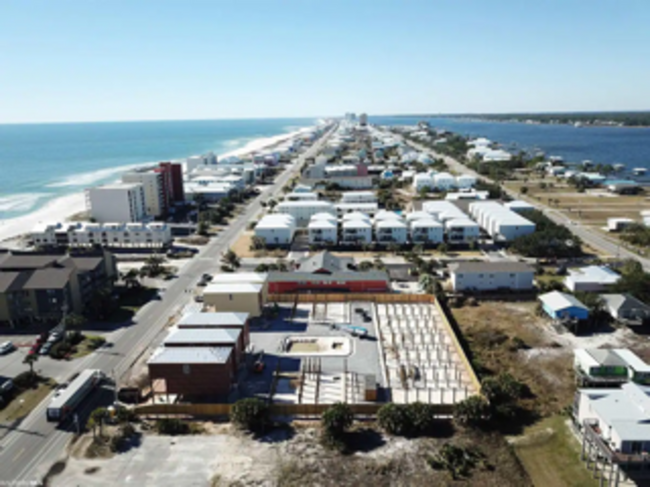 Foto del edificio - 1050 W Beach Blvd