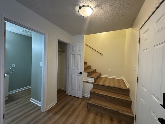 Building Photo - 308 N Ferne Clyffe Rd