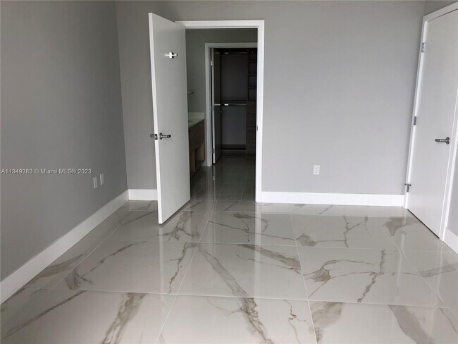 Building Photo - 16385 Biscayne Blvd