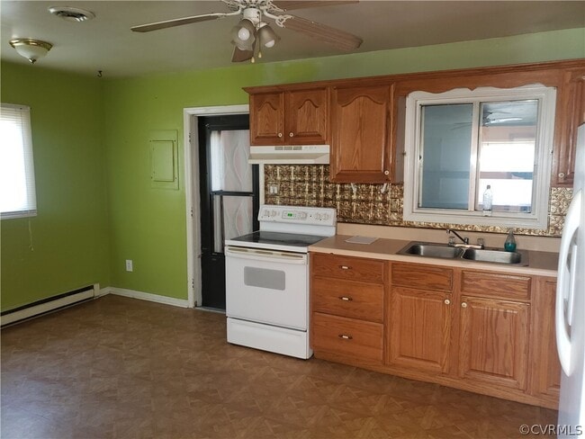 Building Photo - 9906 Family Ln