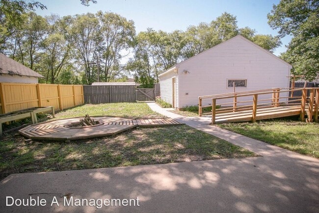 Building Photo - 3 br, 1 bath House - 1127 Ackermant St.