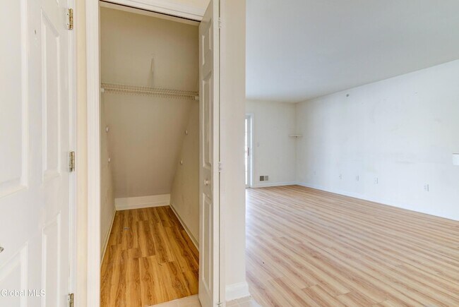 Foto del edificio - 906 Heritage Way