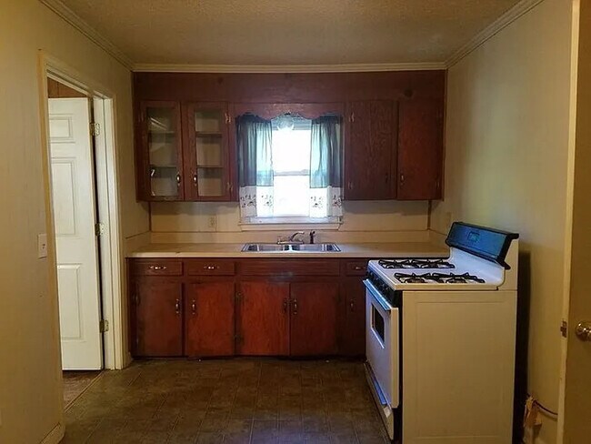 Building Photo - 2 Bedroom 1 Bathroom