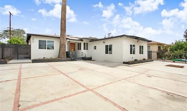 Building Photo - 8934 Lev Ave