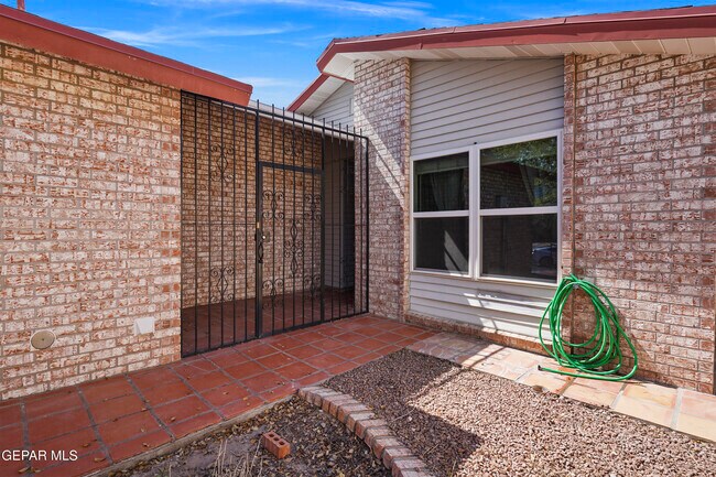 Building Photo - 6817 Ridgley Way