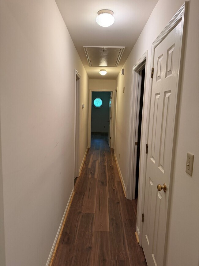 Foto del edificio - 425 Ashlawn Dr