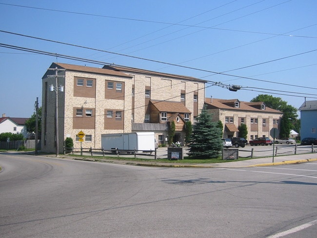 Building - 118 W 4th Ave