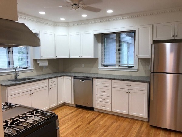 Foto del edificio - 102 Floral St