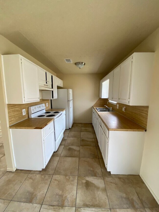 Foto del edificio - 1130 Flat Rock Cir