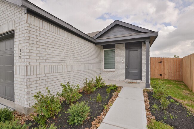 Foto del edificio - 1327 Tanner Dell Dr