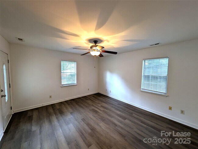 Foto del edificio - 624 E 18th St