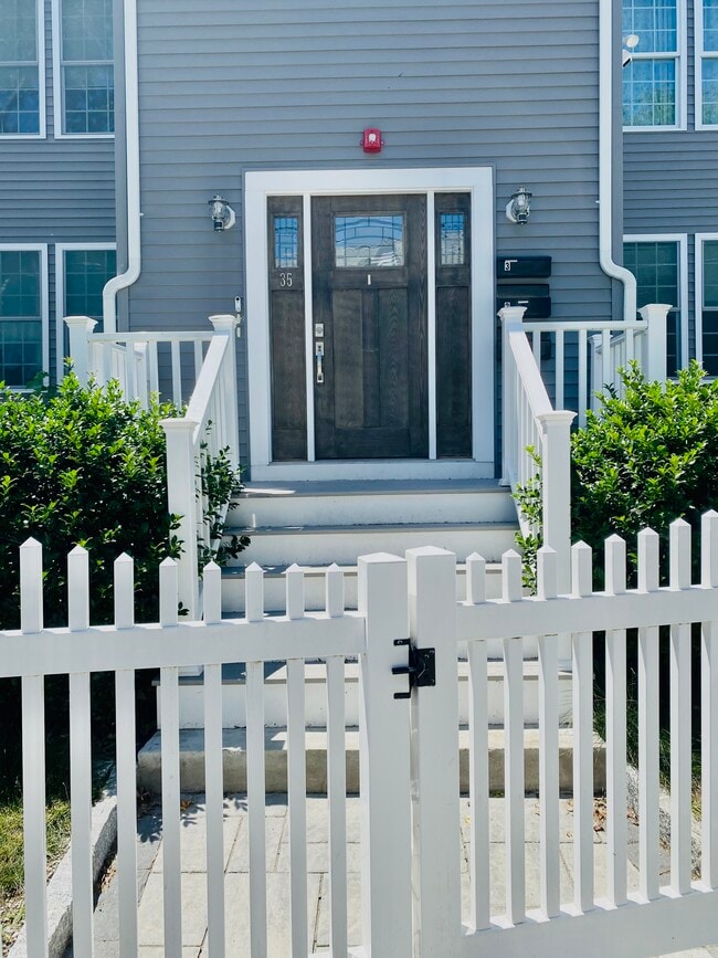 35 Franklin St, Medford, MA 02155 Townhouse for Rent in Medford, MA