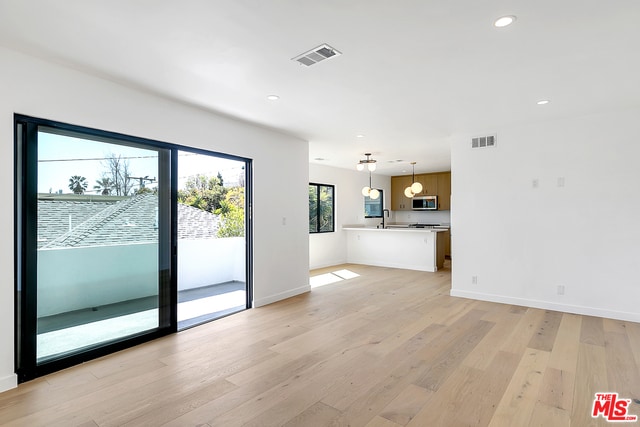 Building Photo - 1210 Larrabee St