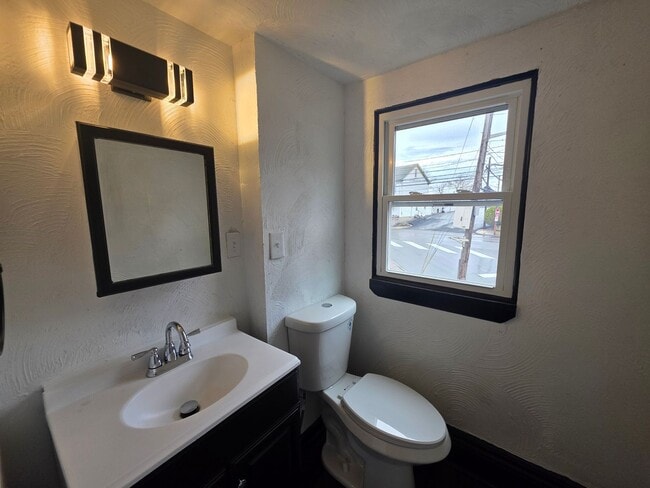 Building Photo - Updated 1 bedroom 1 bath for rent in Arlington!