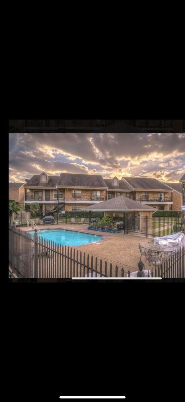 Foto del edificio - 400 W South Town Dr