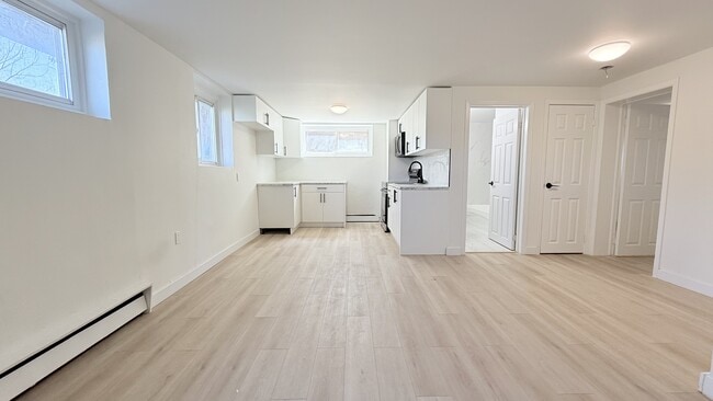 Building Photo - 359 Hilton Ave