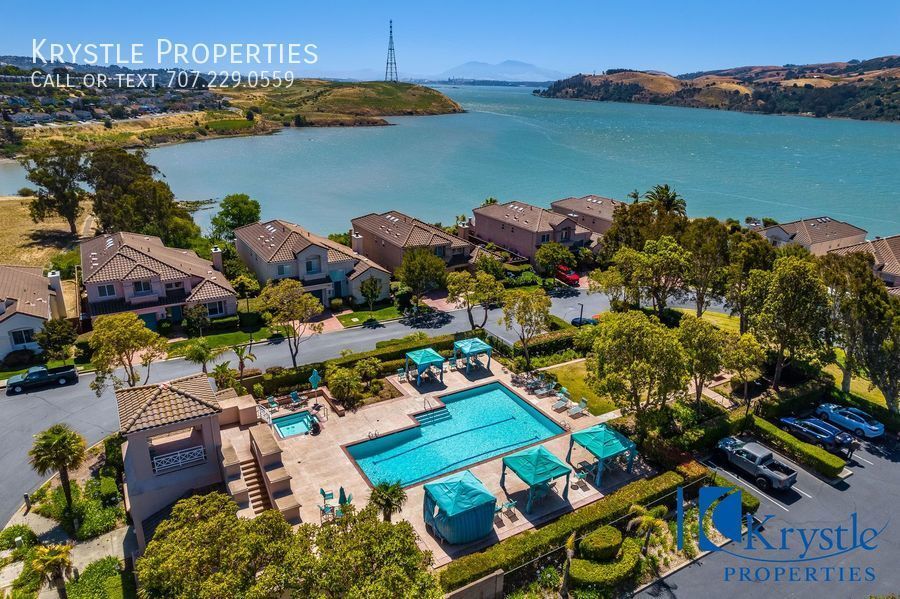 Foto principal - Luxurious Living in Gated Villa Del Mar Co...
