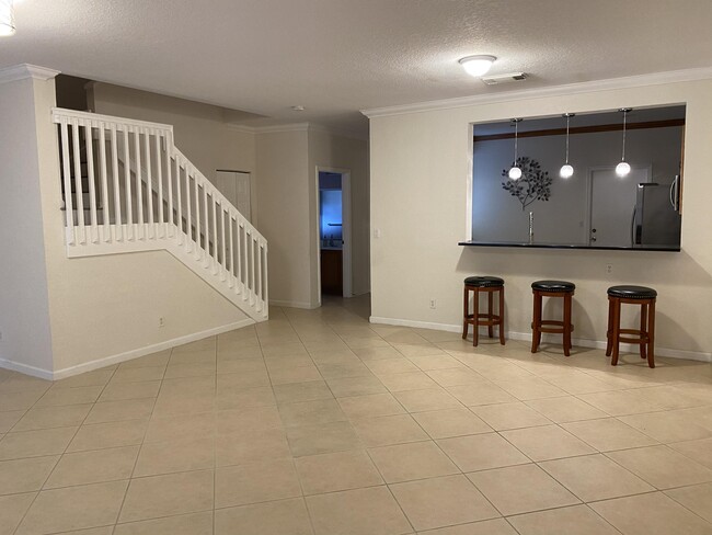 Building Photo - 2042 Oakhurst Way