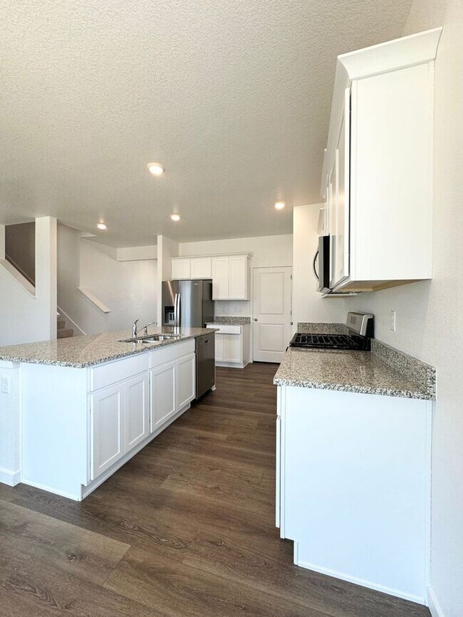 Building Photo - Built in 2024! 5 bedroom 3 Bath House in W...
