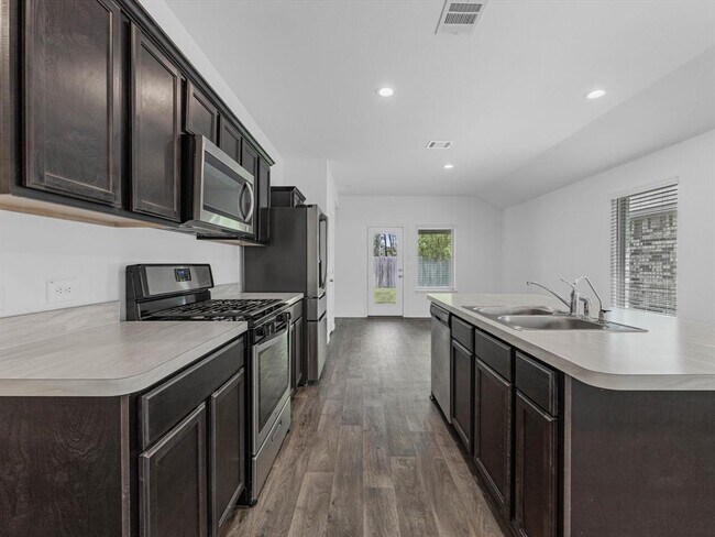 Building Photo - 16821 Short Pnes Dr