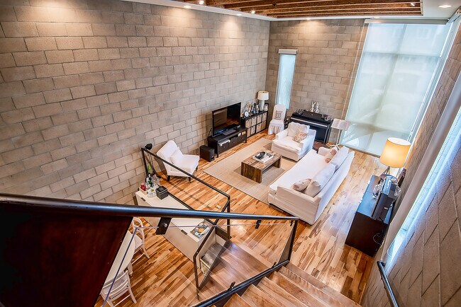 Foto del edificio - 631 N Larchmont Blvd