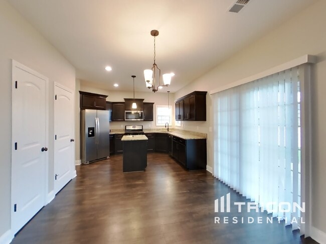 Building Photo - 891 Isaac Dr