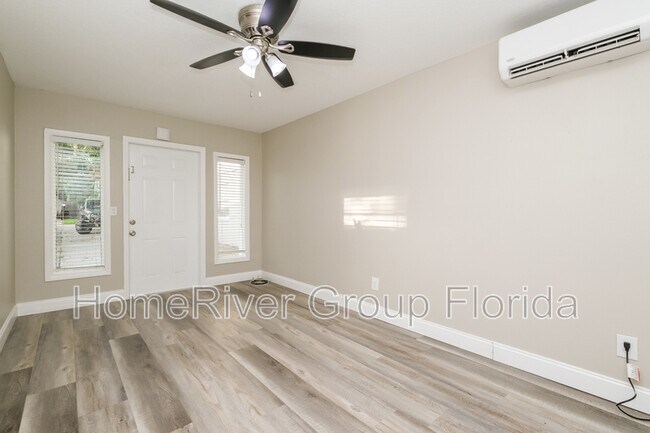 Foto del edificio - 1203 Sheridan Rd