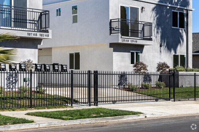 Entrance - 1201 E 59th Pl