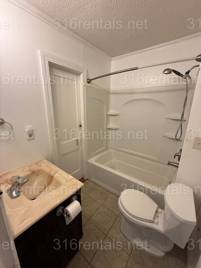 Foto del edificio - $915 - 2 bedroom / 1 bathroom - Single Fam...