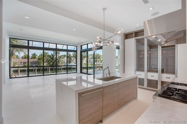 Foto del edificio - 6851 Sunrise Pl