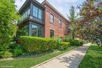 Building Photo - 621 Hinman Ave
