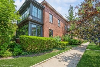 Building Photo - 621 Hinman Ave