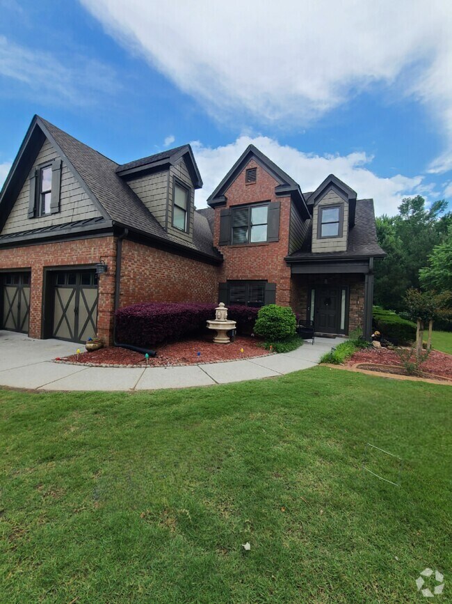 Indian Shoals Landing Apartments for Rent with a Swimming Pool