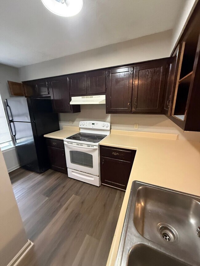 Foto del edificio - 118 Creekwood Ave