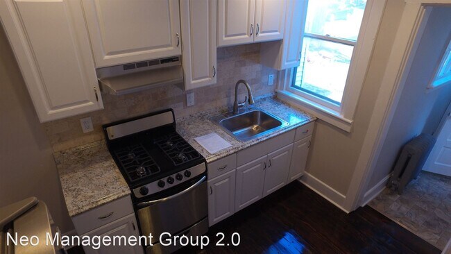 Foto del edificio - 1 br, 1 bath House - 45 Cherry St