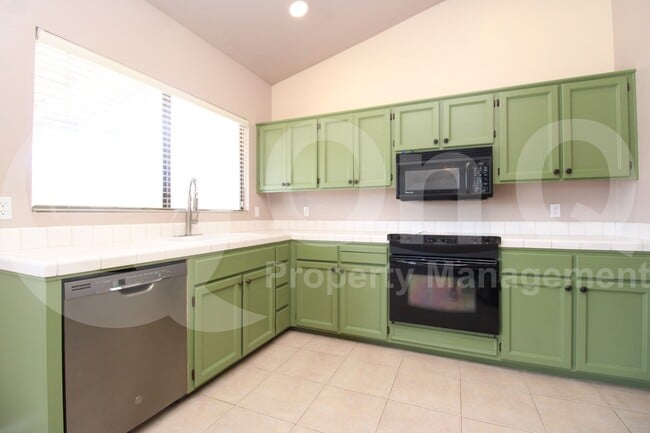 Building Photo - 10879 E Kalil Dr