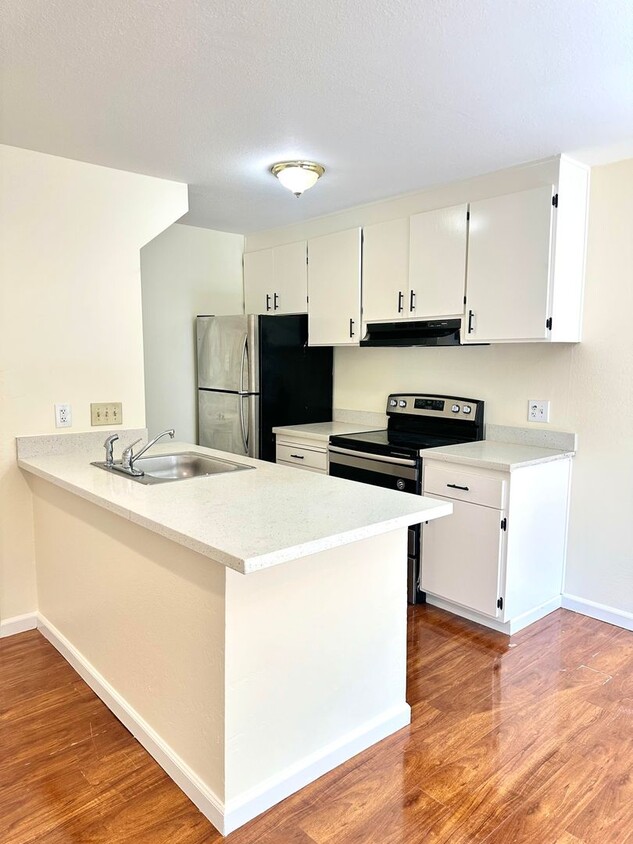 Primary Photo - $2290 2 BR - 920 S.F. GORGEOUS TOWNHOUSE I...