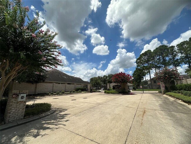 Foto del edificio - 2027 Marchwood Manor Dr