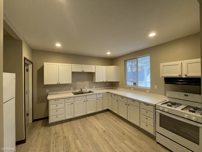 Building Photo - 3 br, 1 bath House - 925 S Holmes St