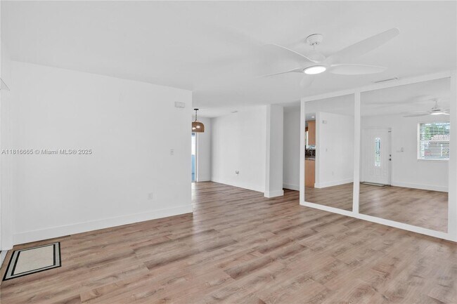 Foto del edificio - 685 W 35th St