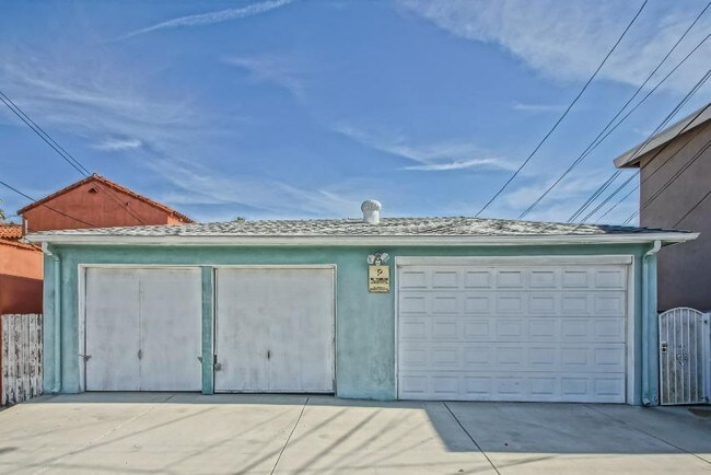 Garage - 707 Sartori Ave