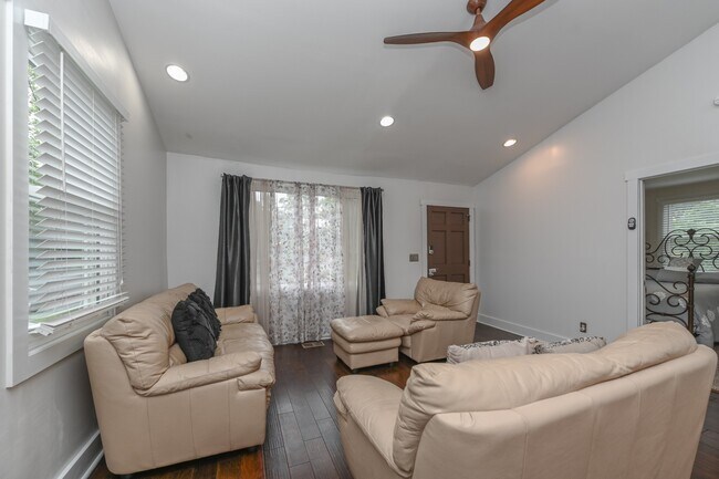 Foto del edificio - 2131 12th Ave N