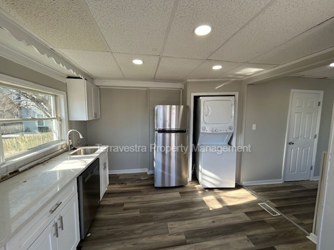 Foto principal - Georgeous Remodeled 3 bed w/ bonus finishe...