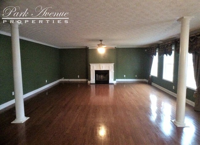 Building Photo - 5900 Fairington Farms Ln
