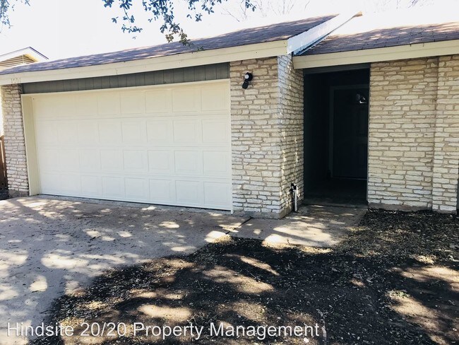 Building Photo - 1501 Roundup Trl