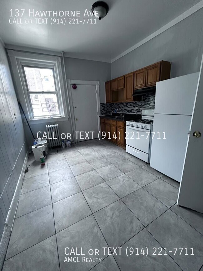Foto del edificio - 137 Hawthorne Ave