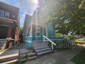 Building Photo - 424 S 4th St